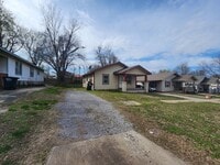 Building Photo - 2 bed 1 bath in Shawnee