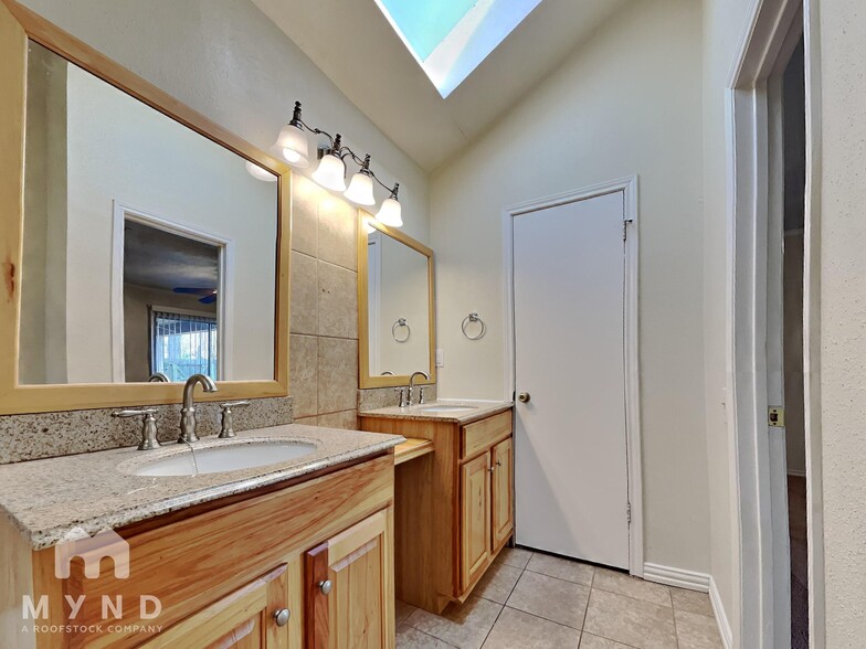 Building Photo - 8731 Summit Pines Dr