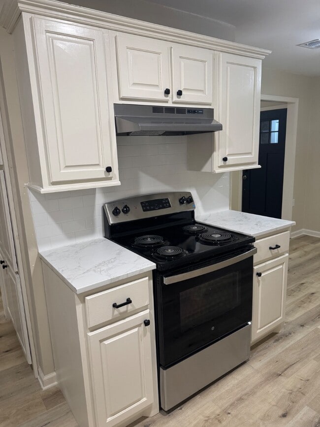 Building Photo - 111 Land Ct