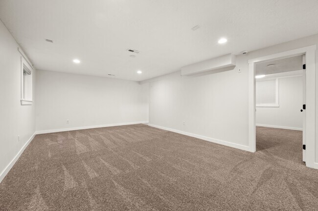 Building Photo - 1733 7200 S
