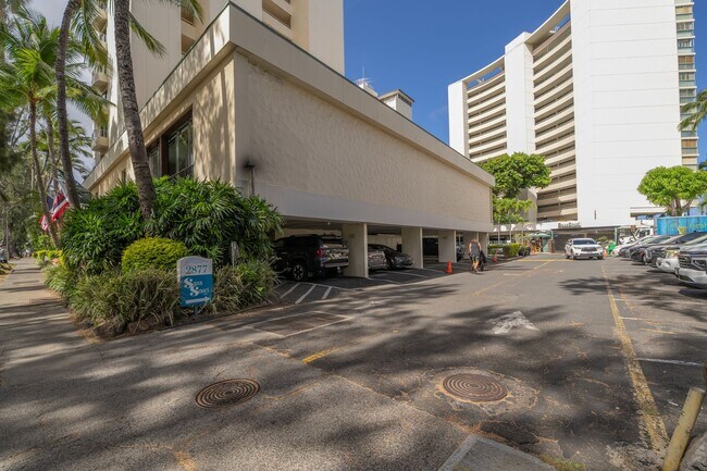 Building Photo - Oceanfront Kaimana Beach Studio at Sans Souci