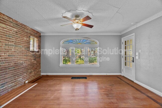 Building Photo - 8028 Wynwood Dr