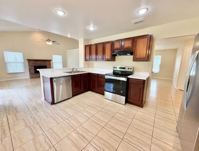 Building Photo - Beautiful 4BR/2.5BA Water View Home - Deer Hollow in the Deerfield Community!