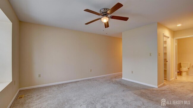 Building Photo - 18B Thomas Paine Dr