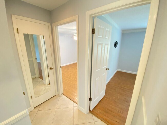 Building Photo - Wekiva home ready for move in! 3B/2B, 2 se...