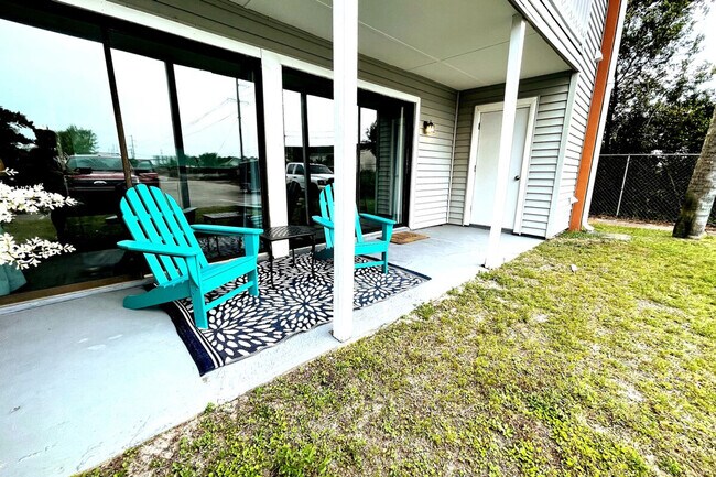 Building Photo - 4000 Gulf Terrace Dr