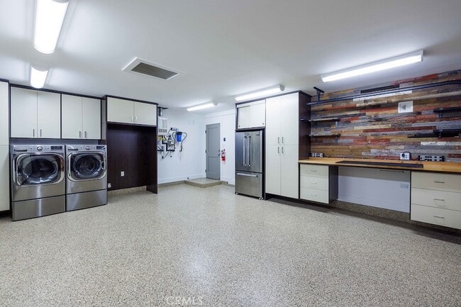 Building Photo - 5672 Rich Hill Way