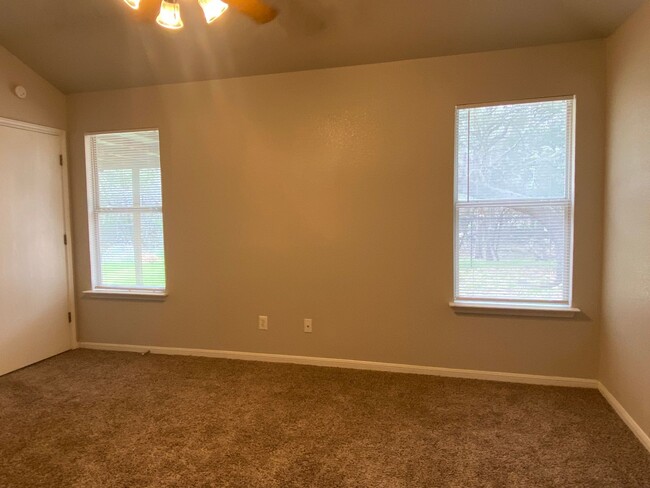 Building Photo - 3 BEDROOM, BELTON ISD