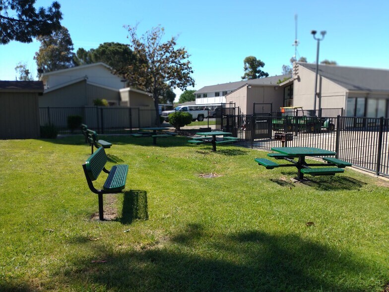 Primary Photo - 195 Del Sur Ct