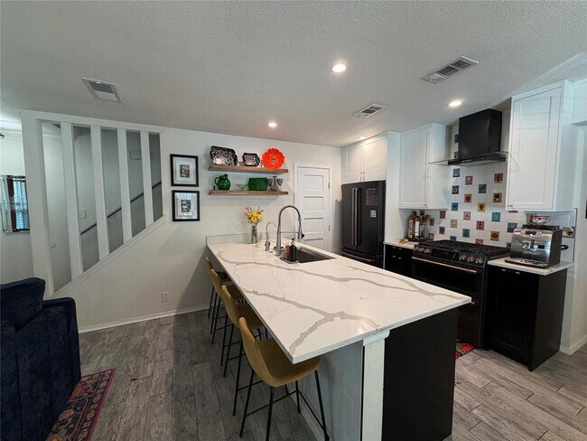 Building Photo - 2626 Baxter Dr