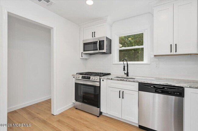 Building Photo - 501 Azalea Dr