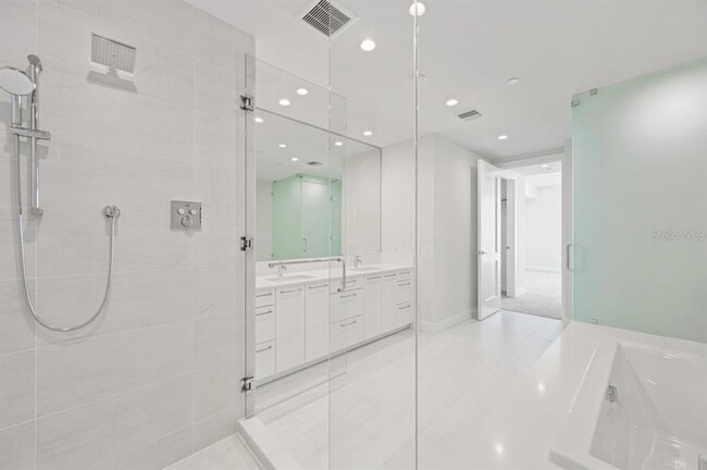 Building Photo - 301 1st St S