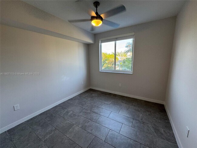 Building Photo - 2500 SW 22nd Terrace
