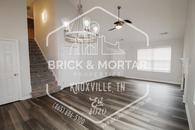 Building Photo - 900 Glendower Way