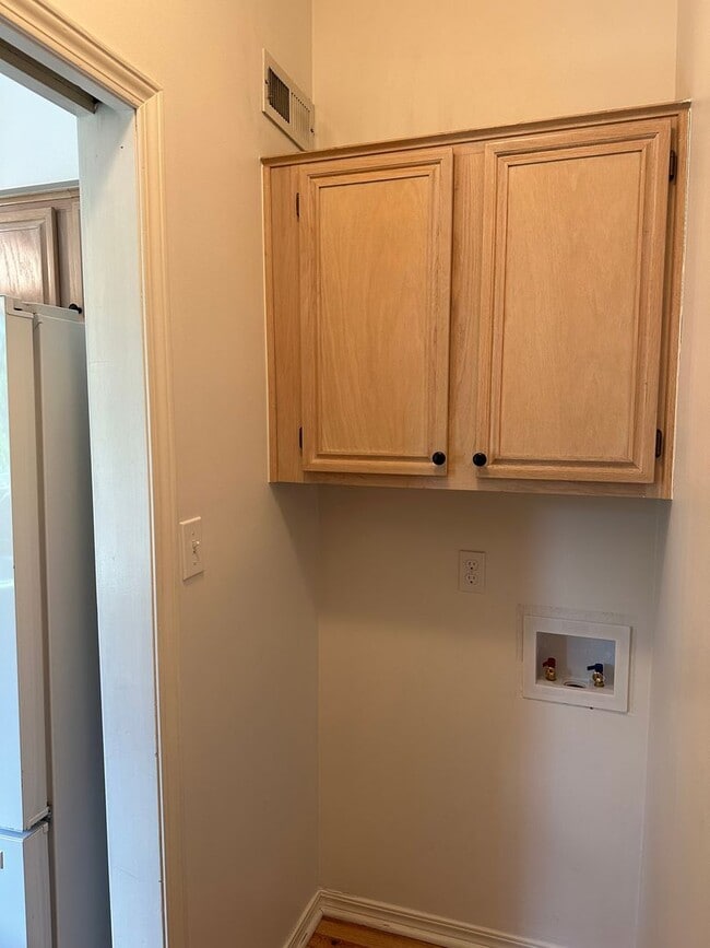 Building Photo - Just Renovated 1,300 SQ' Duplex Across from Woodward Park