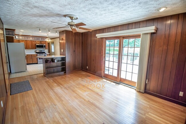 Building Photo - Cute 3 BR Ranch in Romney - 10 Minute Drive to Lafayette!