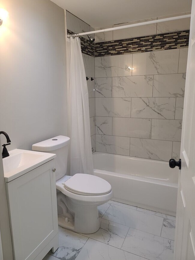 Building Photo - Newly Renovated Townhome Coming Soon!