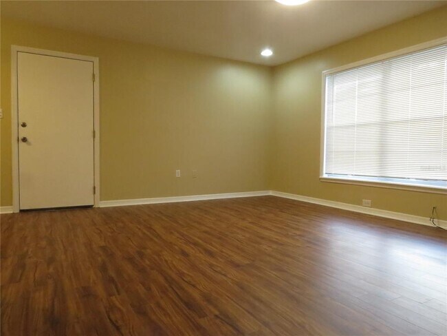 Building Photo - 136 America St