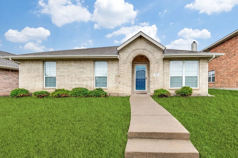 Primary Photo - 1611 Venus Dr E