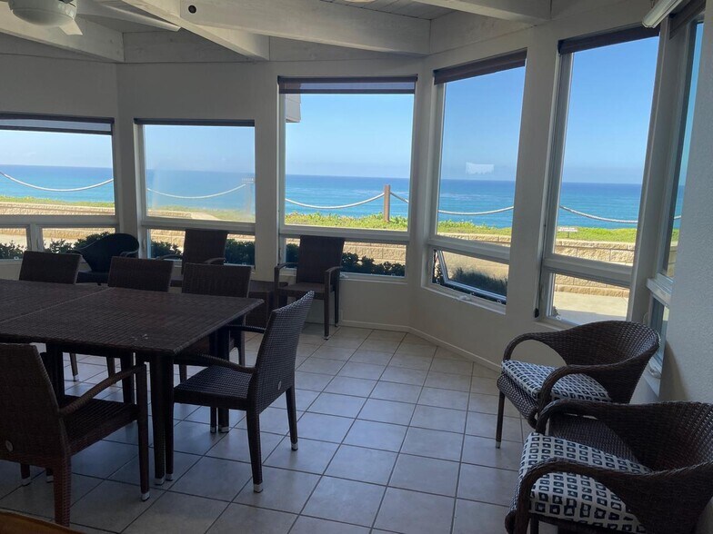 Building Photo - 245 S Helix Ave