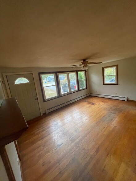 Building Photo - 139 Buck St