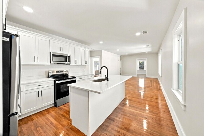 Building Photo - 32 Westmore Rd
