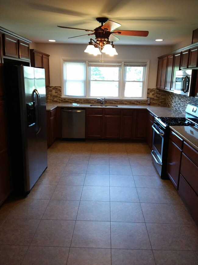 Building Photo - 1606HE