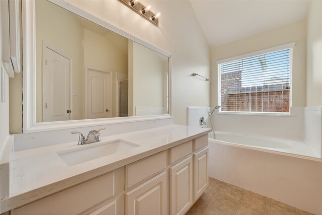 Building Photo - 9830 Lynette Falls Dr