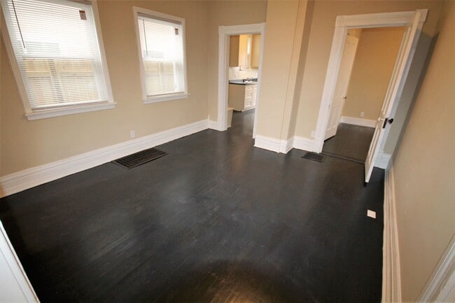 Building Photo - 27 E Duncan St