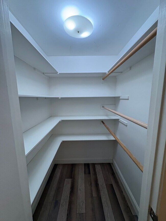 Building Photo - NW Visalia Home Near Country Club Available Now! *Private Showing Only*