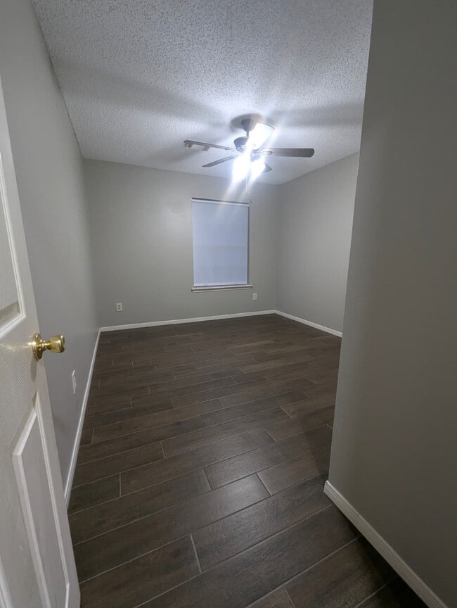 Building Photo - 827 Coral Tree Pl