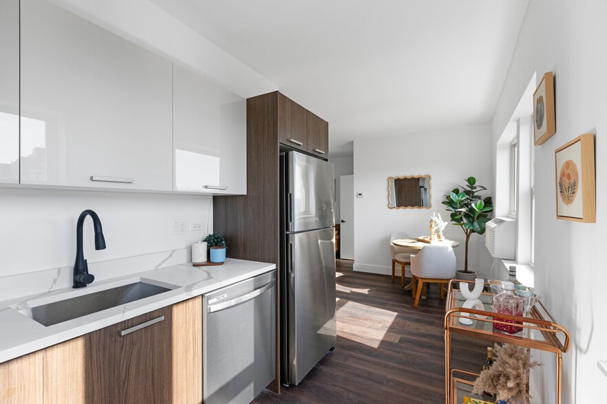 Building Photo - 1555 W Hollywood Ave