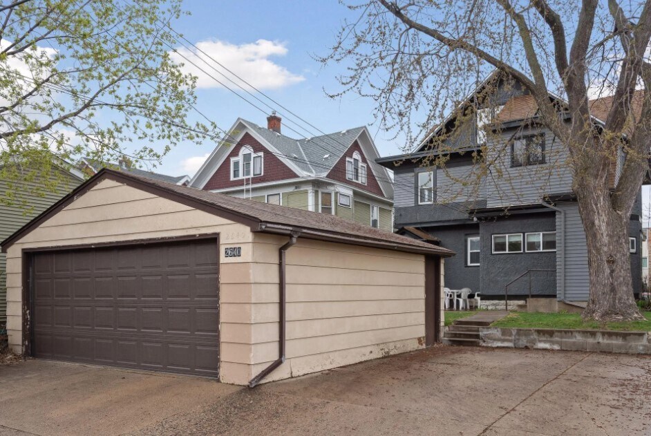 Building Photo - 2640 Garfield Ave