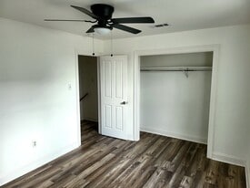 Building Photo - 3517 Golden Dr