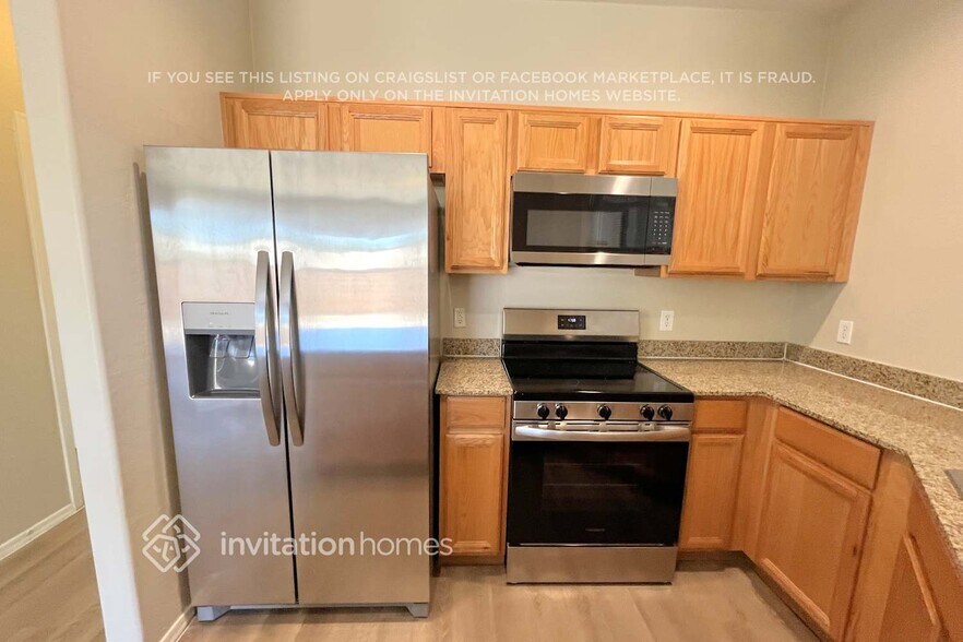 Building Photo - 17131 W Tara Ln