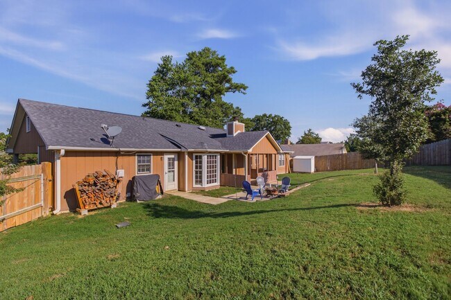 Building Photo - FOR RENT in NORTH COLUMBUS! Available NOW!