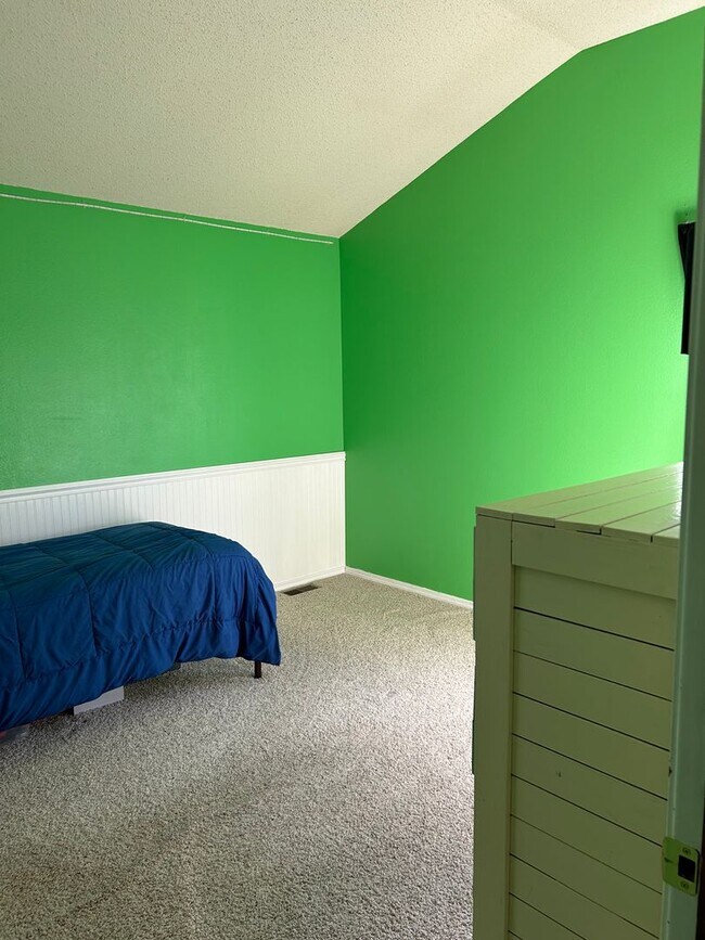 Building Photo - Broadmoor Glen 4 bedroom home