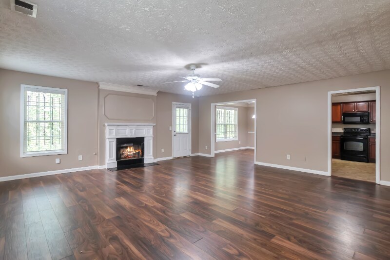 Building Photo - 3999 Riverside Pkwy