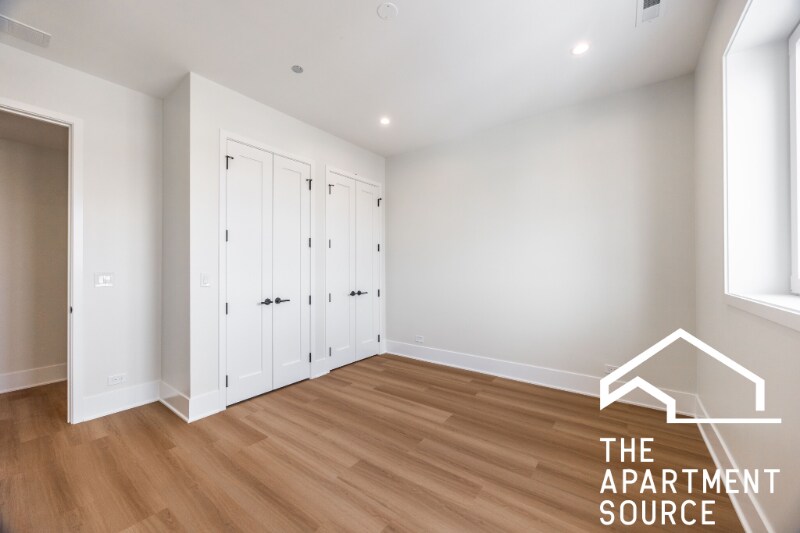 Building Photo - 1620 W Grand Ave