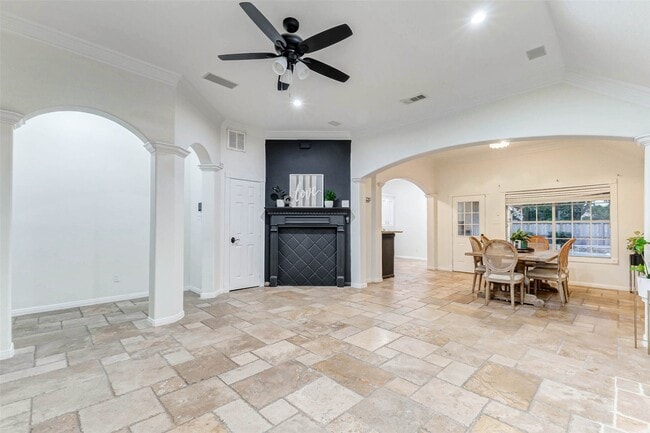 Building Photo - 402 Avenue H