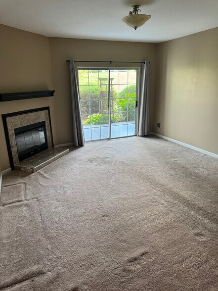 Living room - 416 Westridge Dr