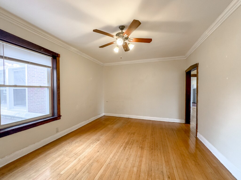 Building Photo - 4404 N Winchester Ave