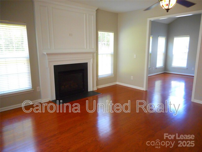 Building Photo - 1018 Fountainbrook Dr
