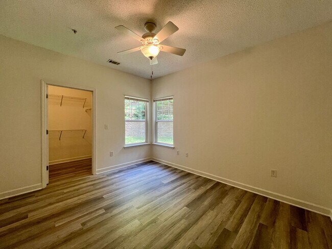 Building Photo - 3-Bed, 2-Bath Condo with Garage! One month...
