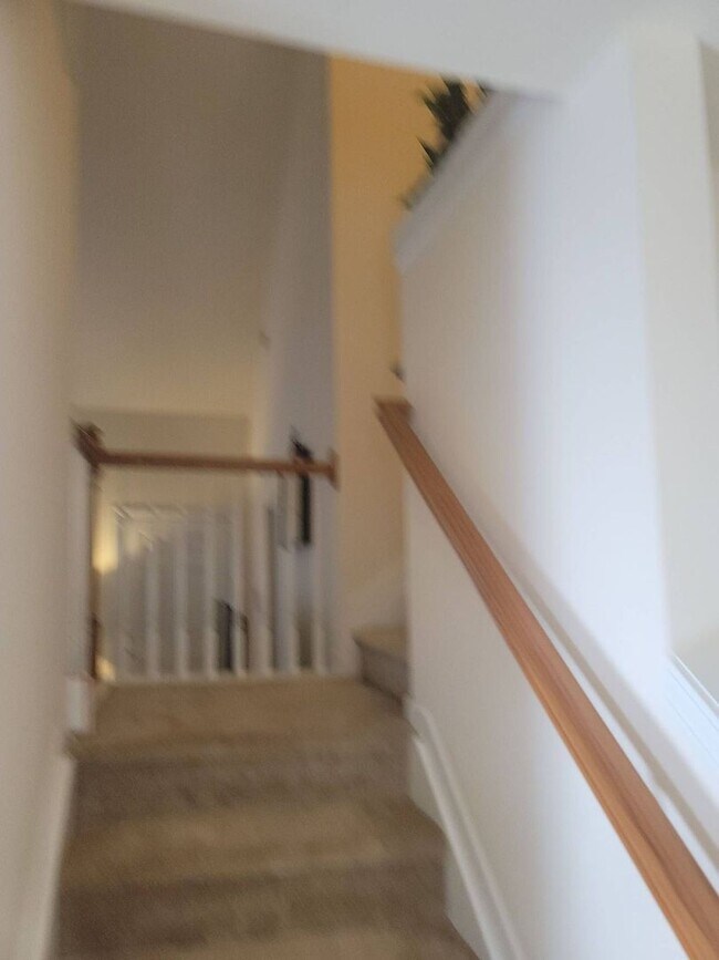 Building Photo - 3 bedroom 2.5 bath townhome in University Area