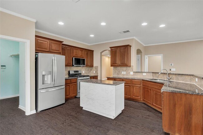 Building Photo - 4204 Fairmeadow Dr