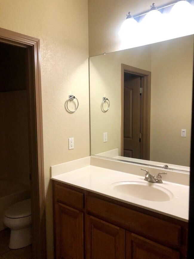 Building Photo - 1764 E Golden Way