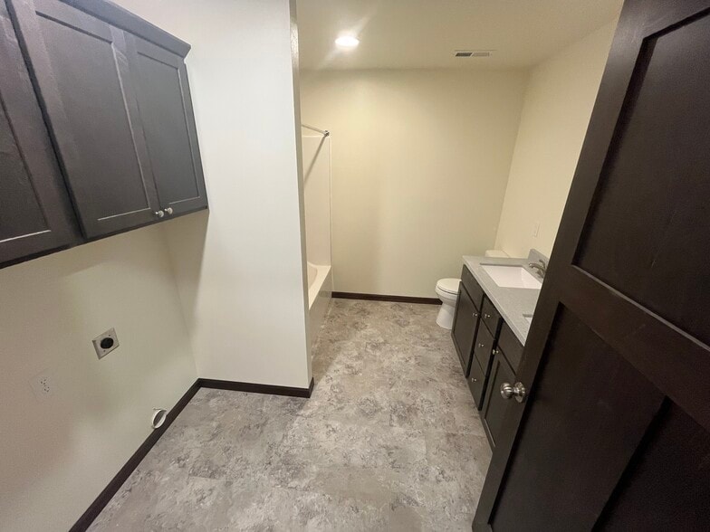 Building Photo - 1800 Sheldon Ave