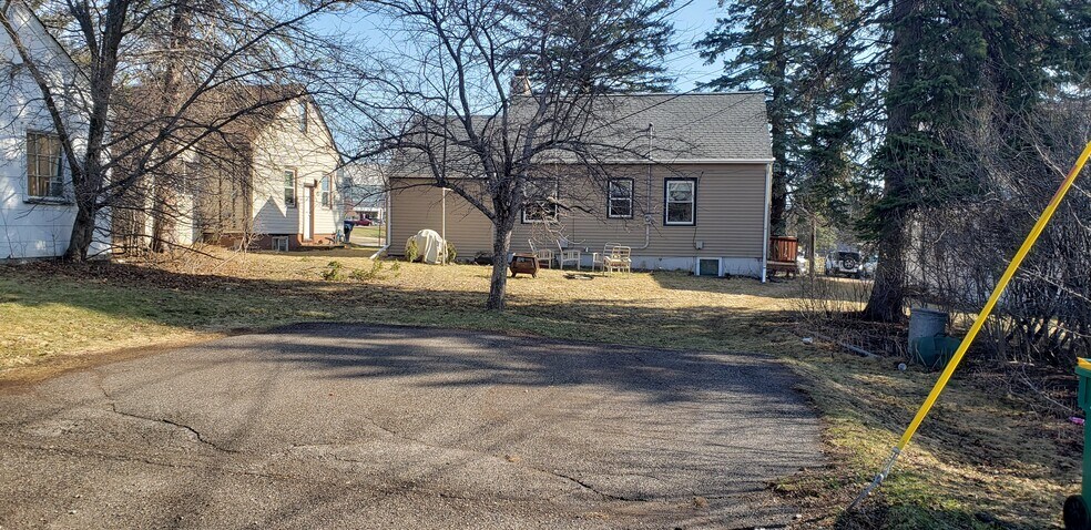 Building Photo - 1315 N 20th Ave E