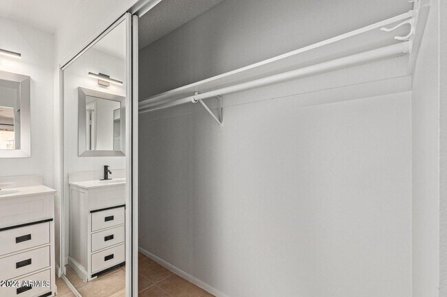 Building Photo - 8055 Thomas Rd